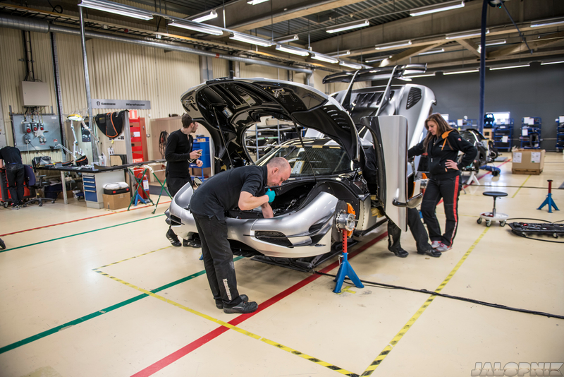 Illustration for article titled This Is The Final Build Process Of The Amazing Koenigsegg One:1
